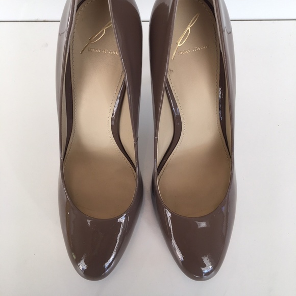 B Brian Atwood Nude Patent Pumps - Picture 3 of 6